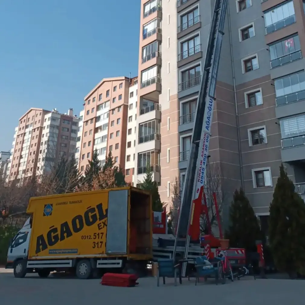 Kiralık asansör ve nakliye aracıyla evden eve taşınma